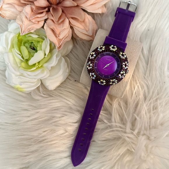 Purple Crystal Women\'s Watch With Silicone Band LIKE NEW! main image 6